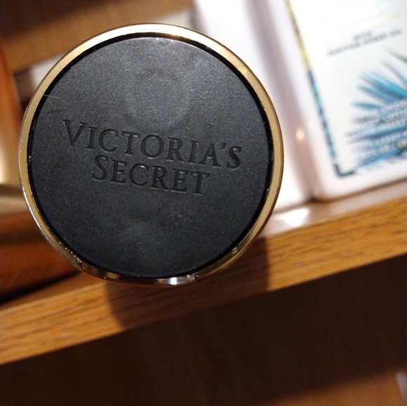 New Unopened | Victoria’s Secret Velvet Petals Body Lotion - Picture 3 of 5